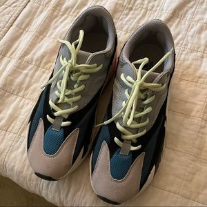 Yeezy wave runner 700